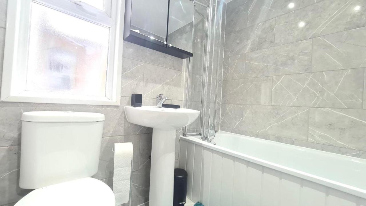 Spacious Private Room In Manor Park London Luaran gambar